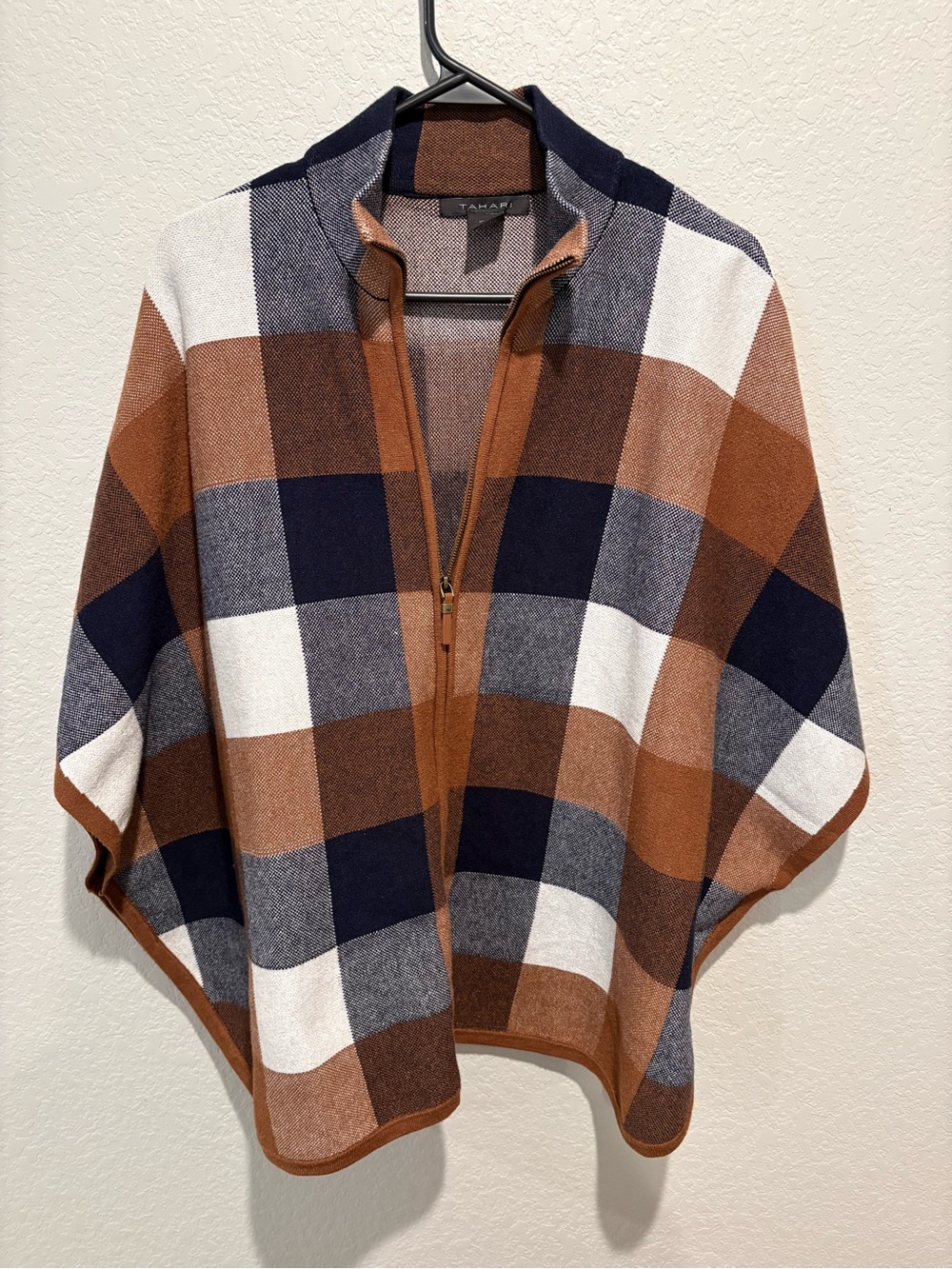 Tahari Buffalo Plaid Zip Front Poncho Cape Cardigan S/M